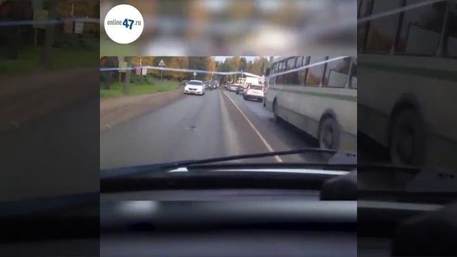 Как уступают дорогу скорой помощи в России, молодцы ребята смотреть онлайн