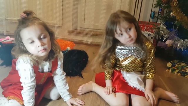 Одеваем на утренник Полину и Машу. Челлендж Новогодние костюмы смотреть онлайн