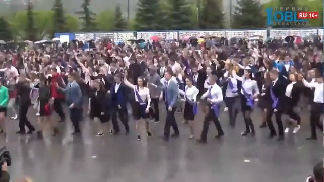 Компания "Интерсвязь" организовала "Школьный вальс" в Златоусте. смотреть онлайн