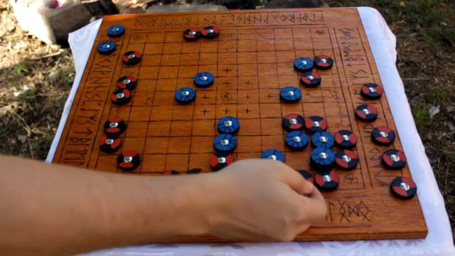 Hnefatafl Gameplay #01- VS Daniel смотреть онлайн