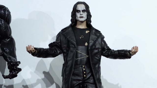 MEZCO CROW ERIC DRAVEN 1/12 SCALE FIGURE REVIEW