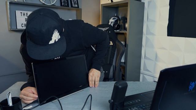 Zsebmonitor! Na jó nem az, de mobil! - AOC 1601P смотреть онлайн