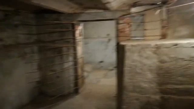 Древние руины в подвале одного из домов в центре Петербурга, часть 2 смотреть онлайн