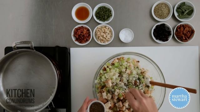 No-Fail Signature Thanksgiving Stuffing - Kitchen Conundrums with Thomas Joseph смотреть онлайн