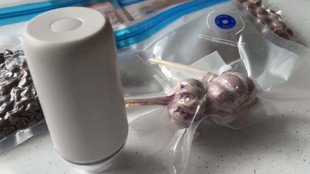 Сохранить свежесть фруктов и овощей в 3-5 раз дольше. Вакуумные упаковщики (вакууматоры) BerezaBurg смотреть онлайн