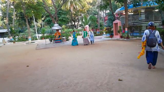 Самадхи родителей Статьи Саи Бабы в Путтапарти, Индия, 15 февраля 2029 года