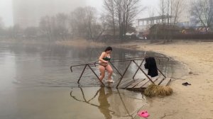 Купание на Крещение в  ледяной воде 2023