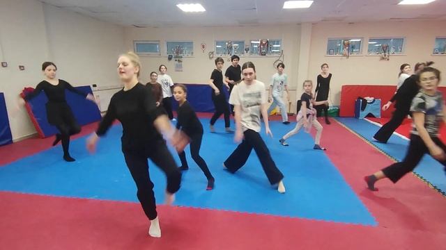 Мастер класс по Контемпорари с Соней Кузнецовой (4) смотреть онлайн