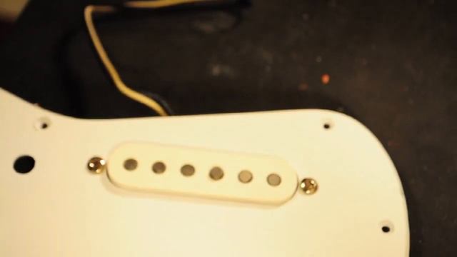Squier Mini Strat Gets NEW Pickups смотреть онлайн