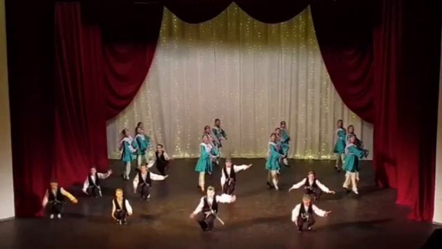 Рубрика «Танцуй с нами». Ансамбли народного танца «Самоцветы» и «Скоморошки» - «Татарский танец» смотреть онлайн