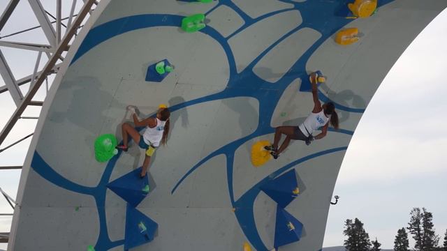 Charlotte Durif and Meagan Martin climb at Psicocomp 2015 (seeding round) смотреть онлайн