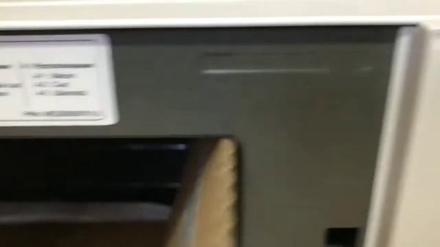 Распаковка — Микроволновая печь LG MS2595GIH смотреть онлайн