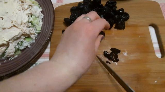 Салат с рисом и черносливом смотреть онлайн