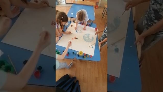 дети подготовительной группы номер 6, рисуют плакат "Береги природу" смотреть онлайн