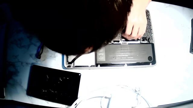 Macbook Pro 13" A1278 Logic Board Installation 2009-2012 смотреть онлайн