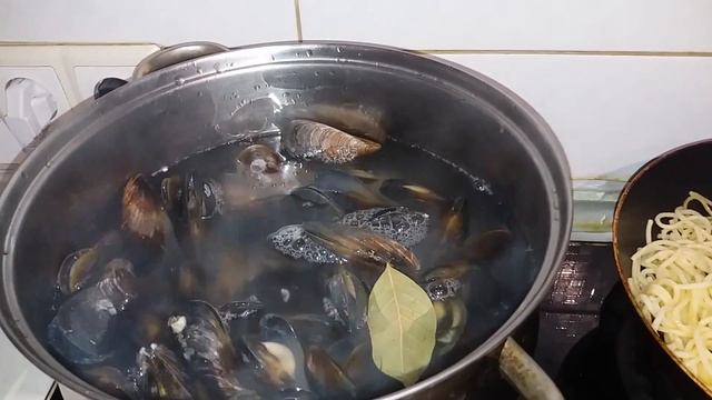 Как приготовить мидии живые в панцире смотреть онлайн