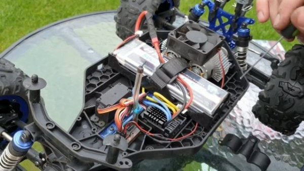 Трагги Remo Hobby EVO-R 8062 Twins Motor 4WD RTR 1:8. Радиоуправляемые машины