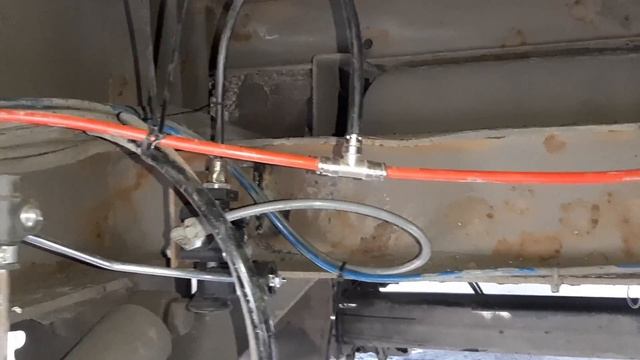 Убираем кривизну полуприцепа-ставим второй кран уровня пола! смотреть онлайн