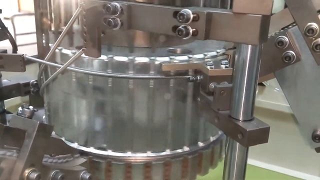 Автомат серии ZYC M6-8 для сборки дюбеля с шурупом со счётно-упаковочным Оборудованием.