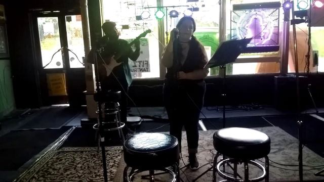 Emily Kathleen - Smith's olde bar-Purpose Emily Kathleen accompanied by Veno B. смотреть онлайн