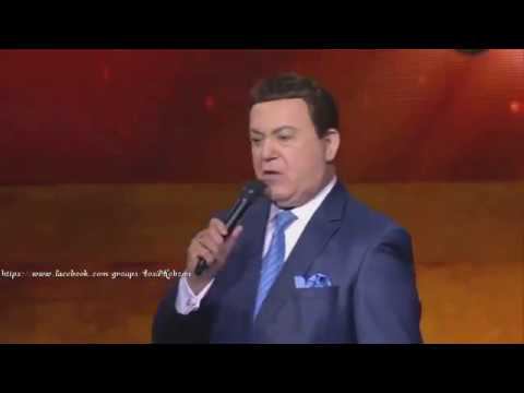 Иосиф Кобзон вручает премию Роману Карцеву (Премия "Скрипач на крыше") (01.12.2013) смотреть онлайн