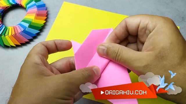 Rotating flying paper ball - Bola de papel voladora giratoria смотреть онлайн