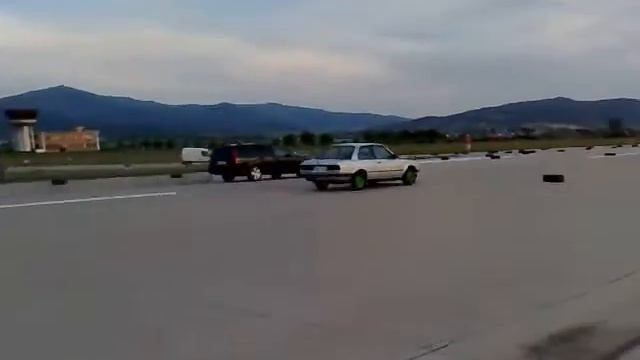 Volvo V70 2,5 TDI vs BMW E30 смотреть онлайн