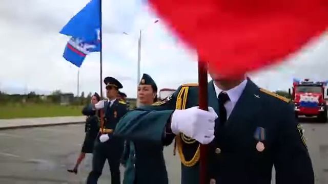В Ленобласти развернули российский триколор площадью 2400 квадратных метров смотреть онлайн