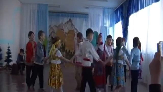 Фрагмент постановки детского спектакля "Каменный цветок" Бажова смотреть онлайн