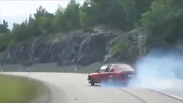 Чайник Викуся дрифтит под фонк смотреть онлайн