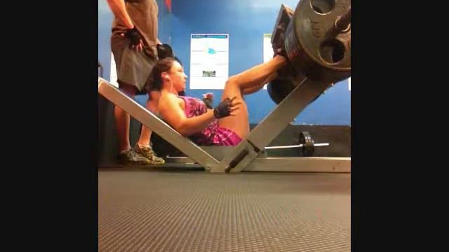 Pit-Bull's Athlete Amanda Working out смотреть онлайн