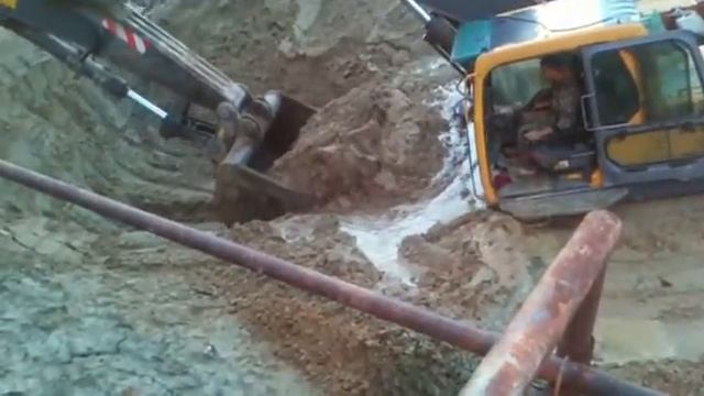 Экскаватор Ачимгаз куст 11 .mp4 смотреть онлайн