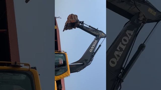 Volvo EC240 dig arm operation смотреть онлайн