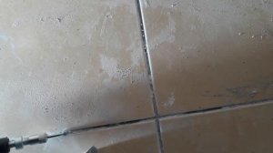 Чистка шва плиток, гравёром с алмазным буром.