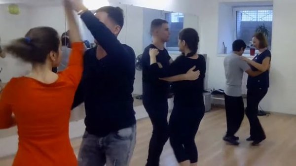 Бачата в начинающей группе Школы танцев Чино - El Gringo "Alla Tu"