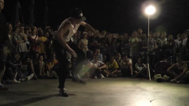 Yalta Summer Jam 2013 "Back 2 Back" | заруба от булки | tim1&lussi vs toni&sela смотреть онлайн