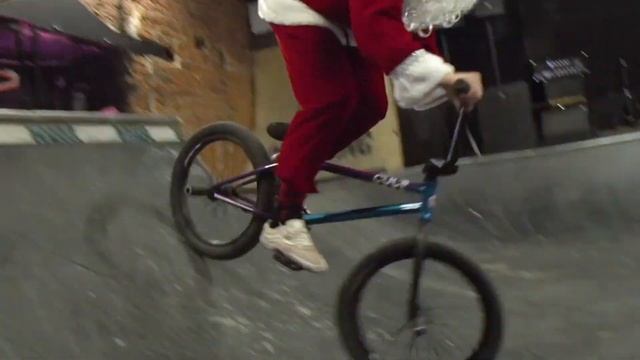 BMX Санта Клаус 21SHOP смотреть онлайн