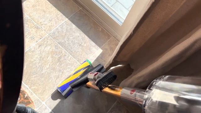 Dyson Outsize Absolute first time vacuuming смотреть онлайн