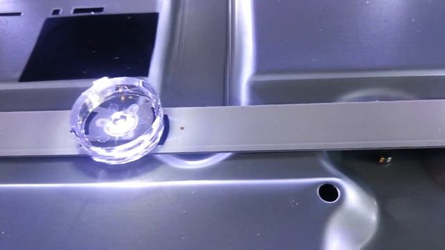 Не самый сложный LG 42LB580V. Замена LED подсветки. Удаление токоограничивающих резисторов в PSU. смотреть онлайн