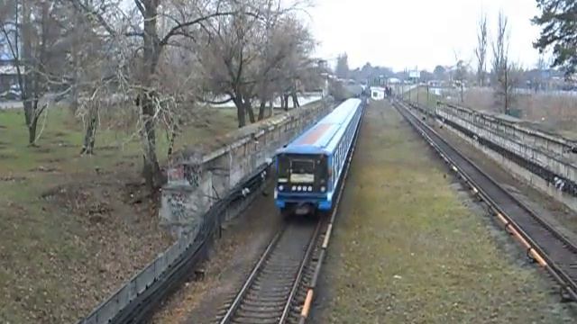 Электропоезд 81-717.5М на перегоне Черниговская - лесная смотреть онлайн