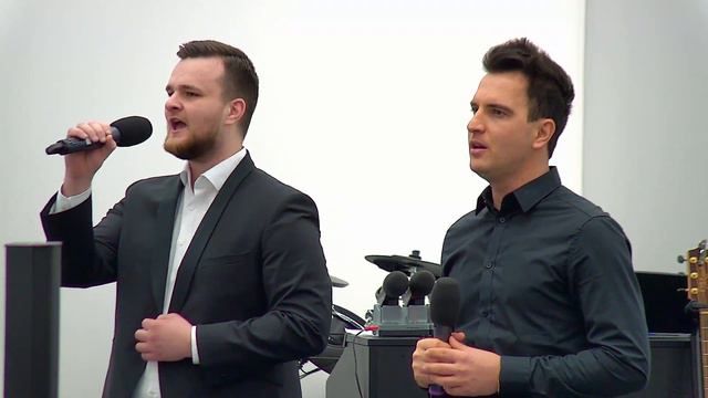 "Превозносим" - Денис Морозенко и Эрик Бурдужан (Gebetshaus Minden) смотреть онлайн