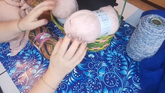 Белый джемпер готов, перехожу к джемперу черному. Новая бобинная пряжа. смотреть онлайн