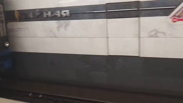Минский метрополитен. "Номерной" с вагоном "Ема" и обычный "Номерной" отправляются со "Спортивной" смотреть онлайн
