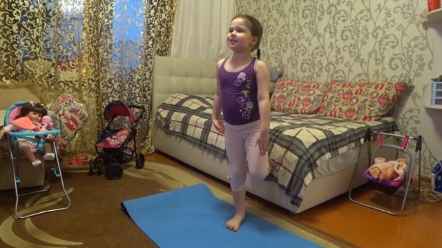 ГИМНАСТИКА или ЙОГА ??? Настя показывает ЭЛЕМЕНТЫ для новичков Nastya life VLOG 0+ смотреть онлайн
