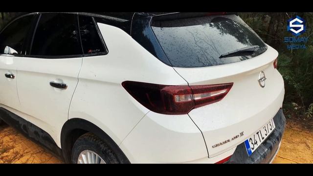 OPEL GRANDLAND X