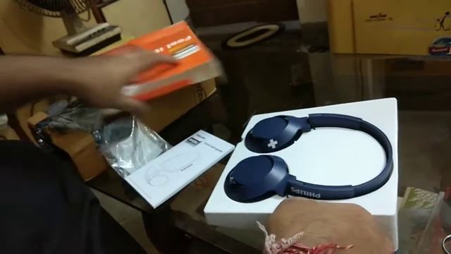 Unboxing Philips Wireless Bass+ Headphone with mic SHB3075 смотреть онлайн
