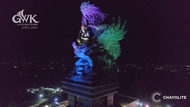 Special Lighting of Garuda Wisnu Kencana Statue Video смотреть онлайн