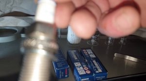 Платина и иридий в свечах зажигание Bosch из России.