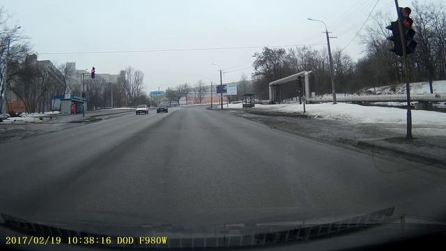 Мерс летит на красный смотреть онлайн