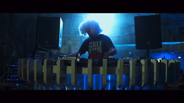 БАРМЕН | КОКТЕЙЛЬ ХАРИЗМЫ смотреть онлайн